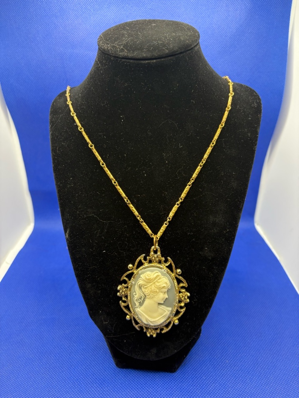 Vintage Cameo Pendant Necklace Gold Tone Ornate Frame Portrait Lady